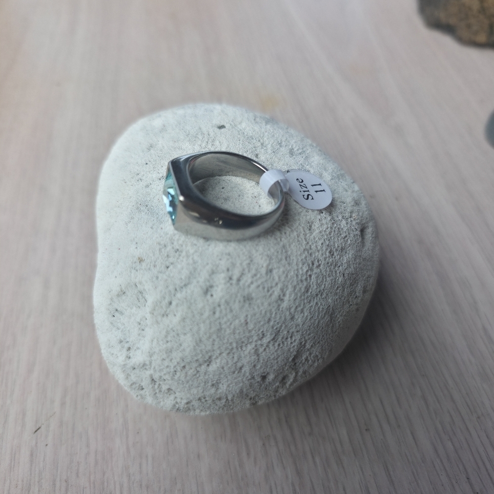 New Stainless Steel Ring Size 11 Light Blue Cubic Zirconia Stone - Picture 5 of 6